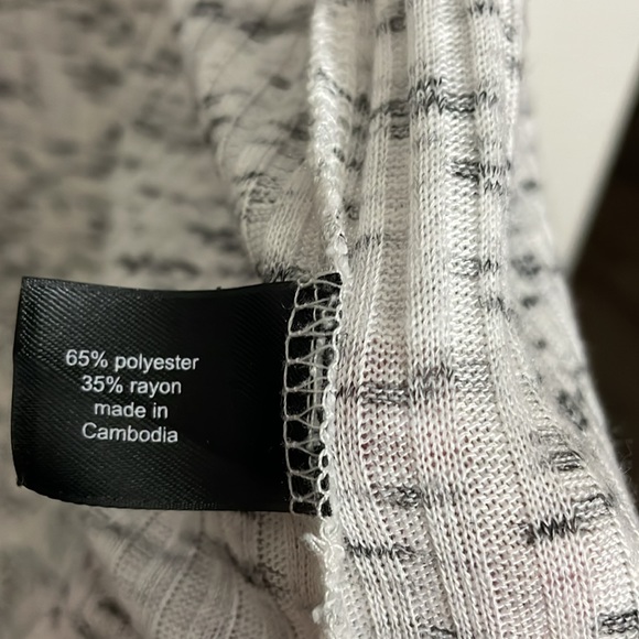 Women’s size 14/16 Lane Bryant long cardigan with side slits - Picture 3 of 6